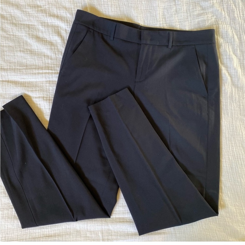 Vince navy blue wool slim stretch trousers. Style #V428020585